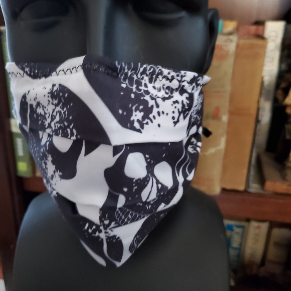 Black & White Face Mask with Filters Skulls